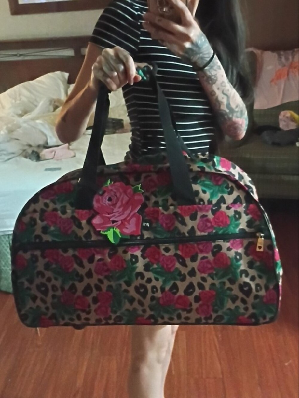 Betsey Johnson Leopard Rose Print Travel Bag in Pink, Green, Black - Picture 4 of 10